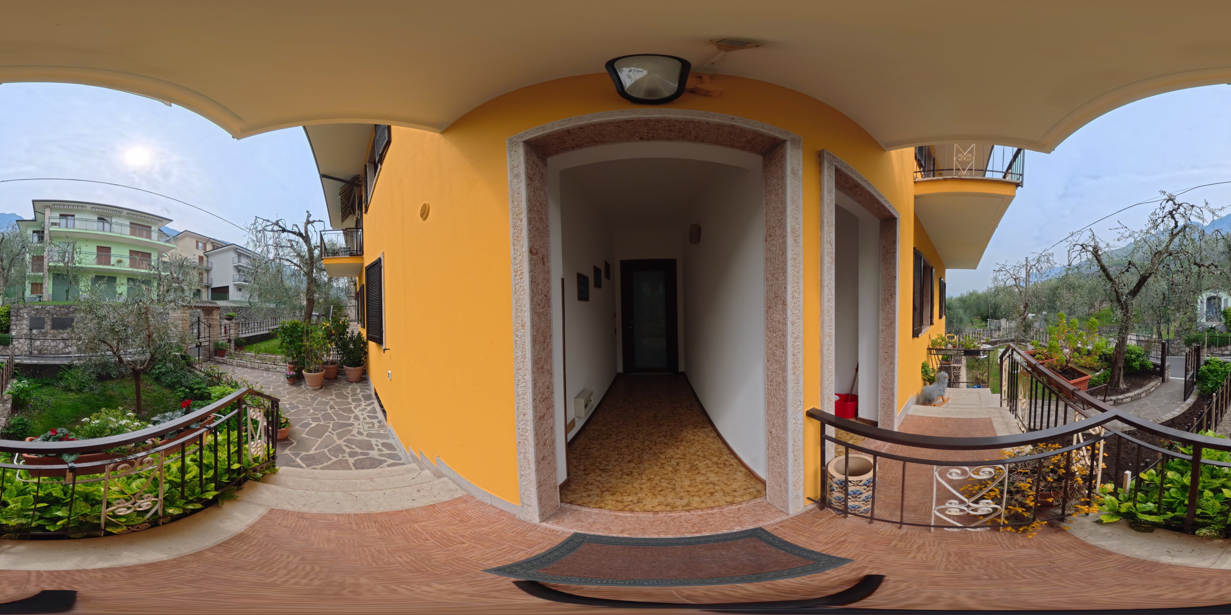 Ingresso esterno di Casa Ester